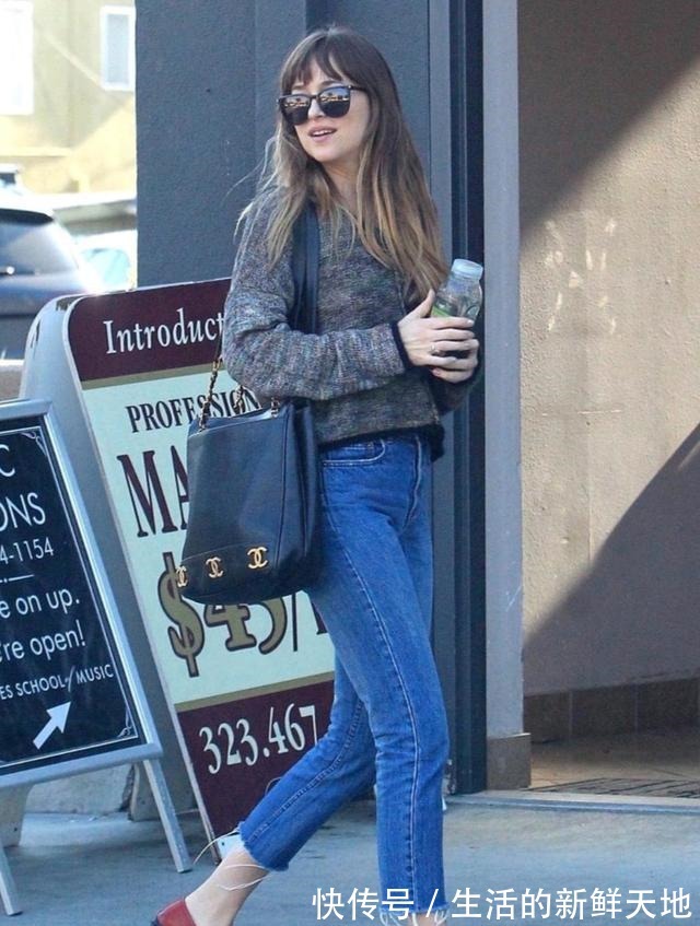 老爹 有品位的女人,穿牛仔裤尽量别配高跟鞋,其实这“4双”更减龄!