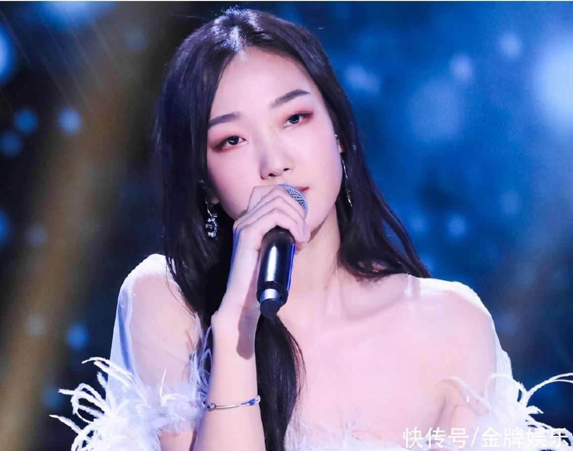 单依纯拿下好声音的总冠军遭质疑!潘虹没进决赛太遗憾