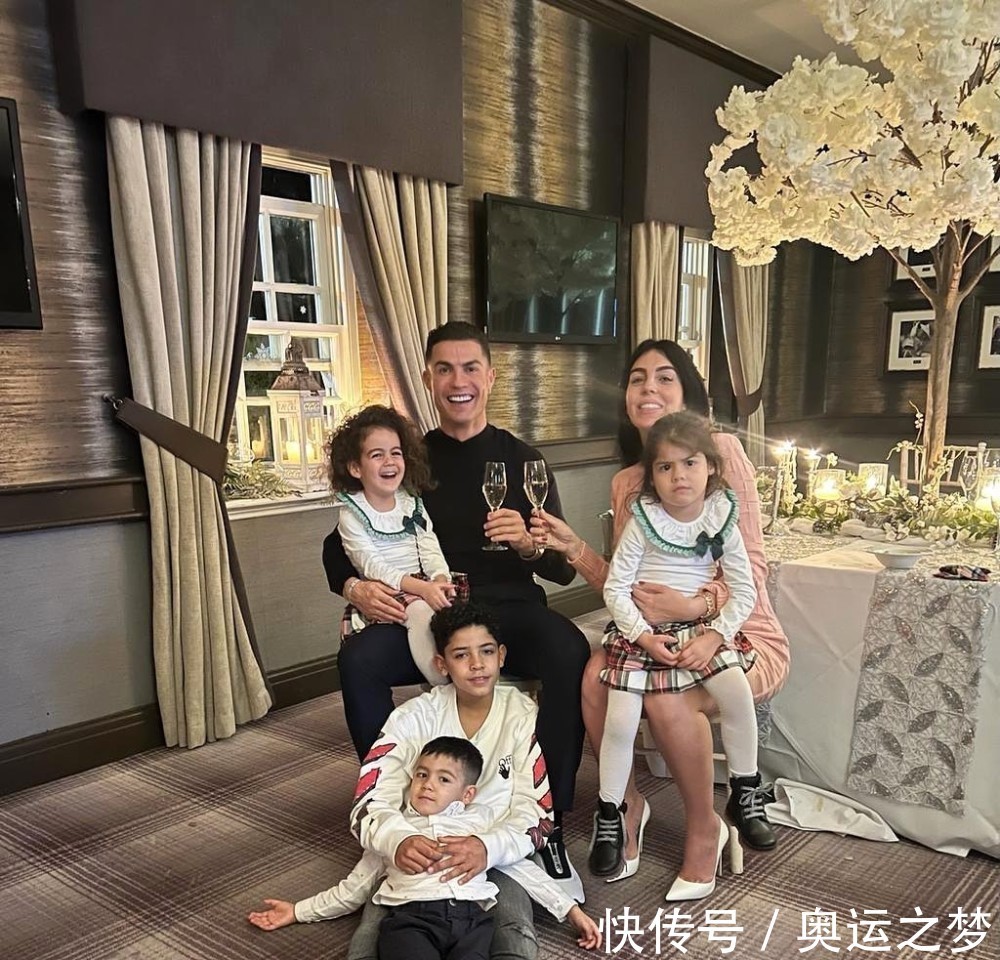 instC罗37岁生日礼物曝光!重返曼联后粉丝激增,突破4亿成全球第一人