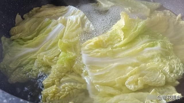 香菜梗|年夜饭用白菜做一个白菜福袋,寓意好还好吃,新年里讨一个好彩头