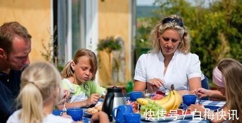 礼貌性|这3种“中国式礼貌”,正在“毁掉”你的孩子,很多家长都在做