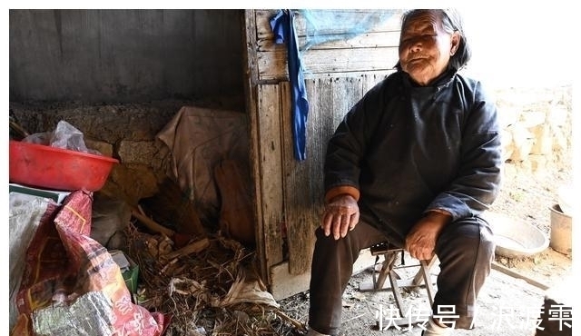 秘诀|100岁奶奶,饭前习惯特殊,至今满头黑发,看长寿秘诀是啥