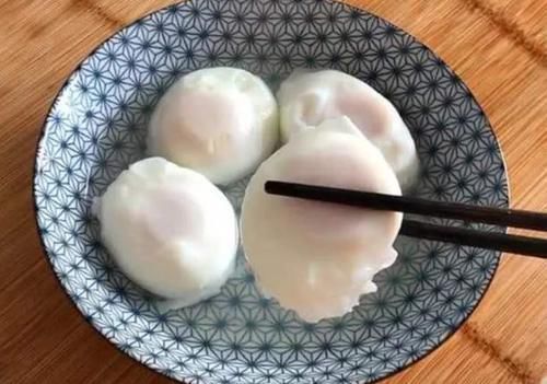 鲜嫩|煮荷包蛋,水开后多做两步,鸡蛋不粘锅很完整,鲜嫩无腥味