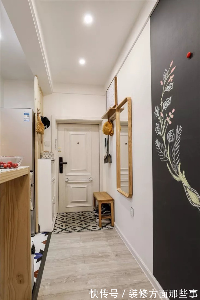有情调感|60平北欧风装修设计,玄关走廊和餐厨之间还有吧台和小黑板
