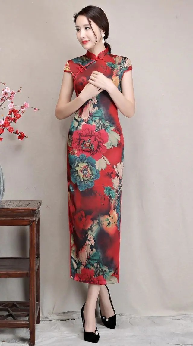 裙衩 这么饱满的身材穿长款旗袍裙还能显得低调吗?