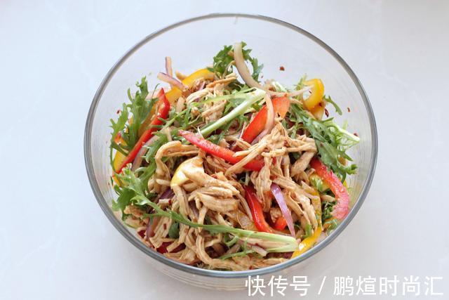 辛墨墨|鸡胸肉拌着吃，爽口开胃清香无比，高蛋白低脂肪减肥期也毫无负担