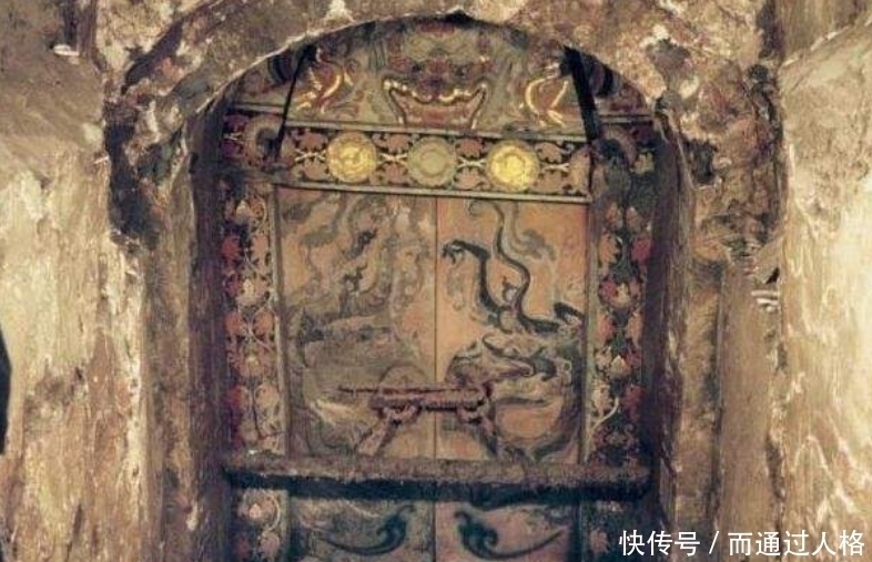 皇陵的墓门为何是从里面封上的,最后一个封门的工匠怎么办?