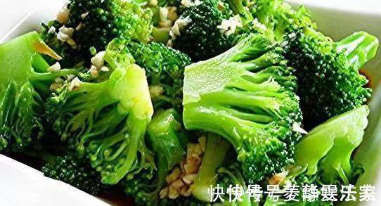 食品|女人多吃这些碱性食物，50岁看起来也只有25岁！