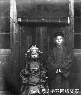 清朝人的“婚纱照”:女人们盛装打扮,凤冠霞帔,别有一番韵味