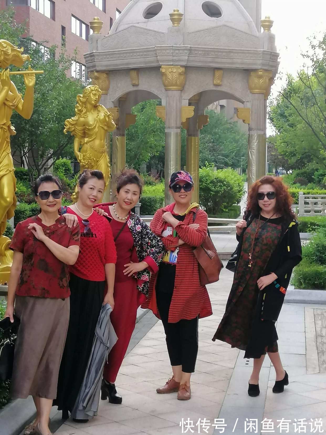 老太太|等我老了才不要穿“奶奶装”,学69岁法国老太太这样穿,优雅老去