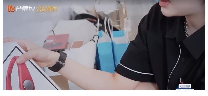 姚安娜|这还是华为二公主吗？录节目给带紧急医用包，该给摄制组小风扇