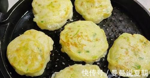 搅拌均匀|懒人早餐饼,不揉面不擀面,鲜香味美,蓬松柔软,五分钟出一锅