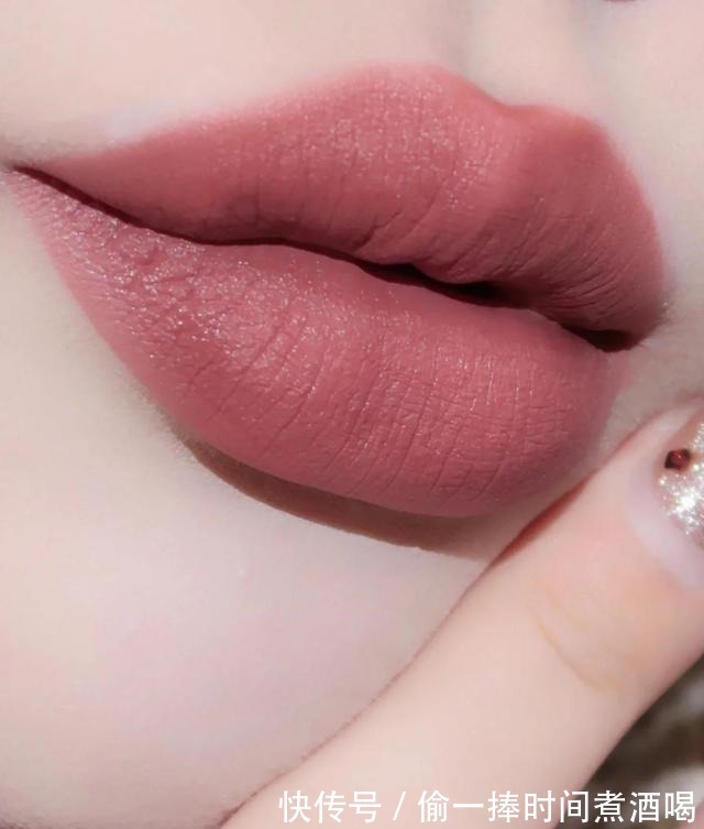 尤雾弹 适合日常的清淡口红,这4支豆沙色不容错过,显白高级轻松抬气质
