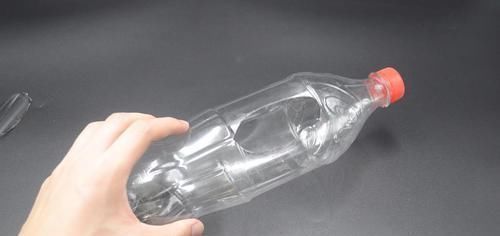 鸡蛋怎么放进塑料瓶？试试这一招，解决了很多家庭的烦恼，都看看吧