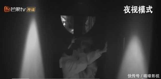 节目组 《密逃3》越来越高能,这期把邓伦和杨幂吓得蹲在地上不敢动