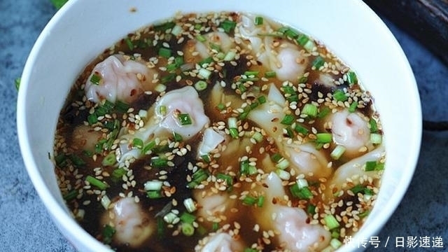 馄饨汤这么调,简单好味道,几种调料,开水一冲,比骨头汤还鲜
