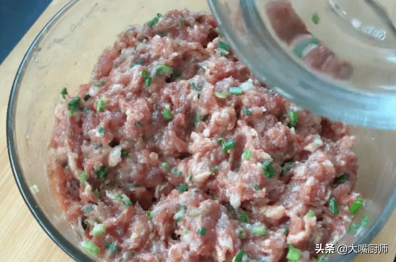 老辈人调饺子馅的3个经验，饺子饱满紧实，鲜嫩多汁，你不学吗？