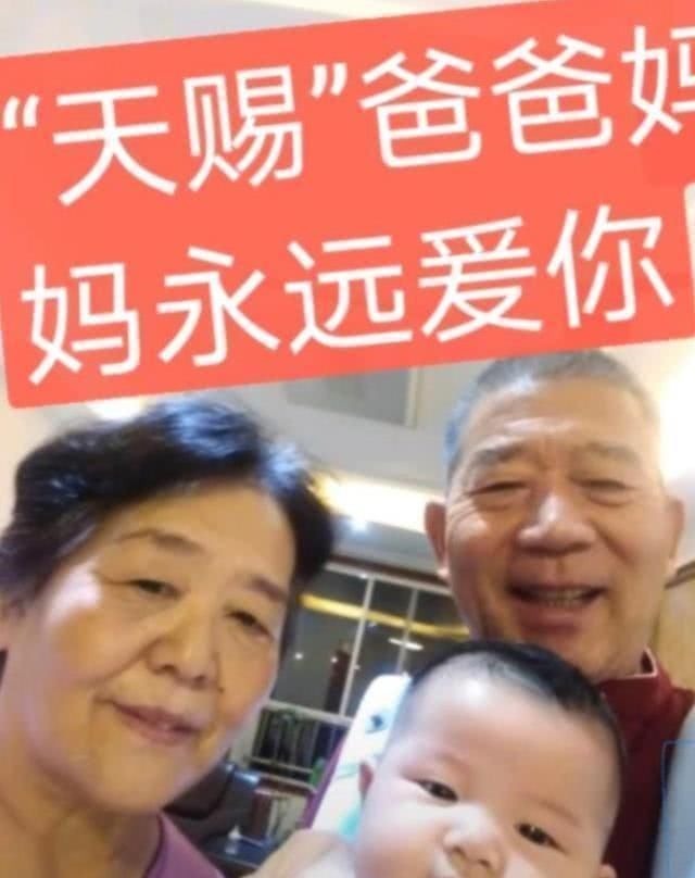 黄大爷|67岁“超高龄妈妈”产女后续，女儿成为小网红，夫妻俩人气爆棚