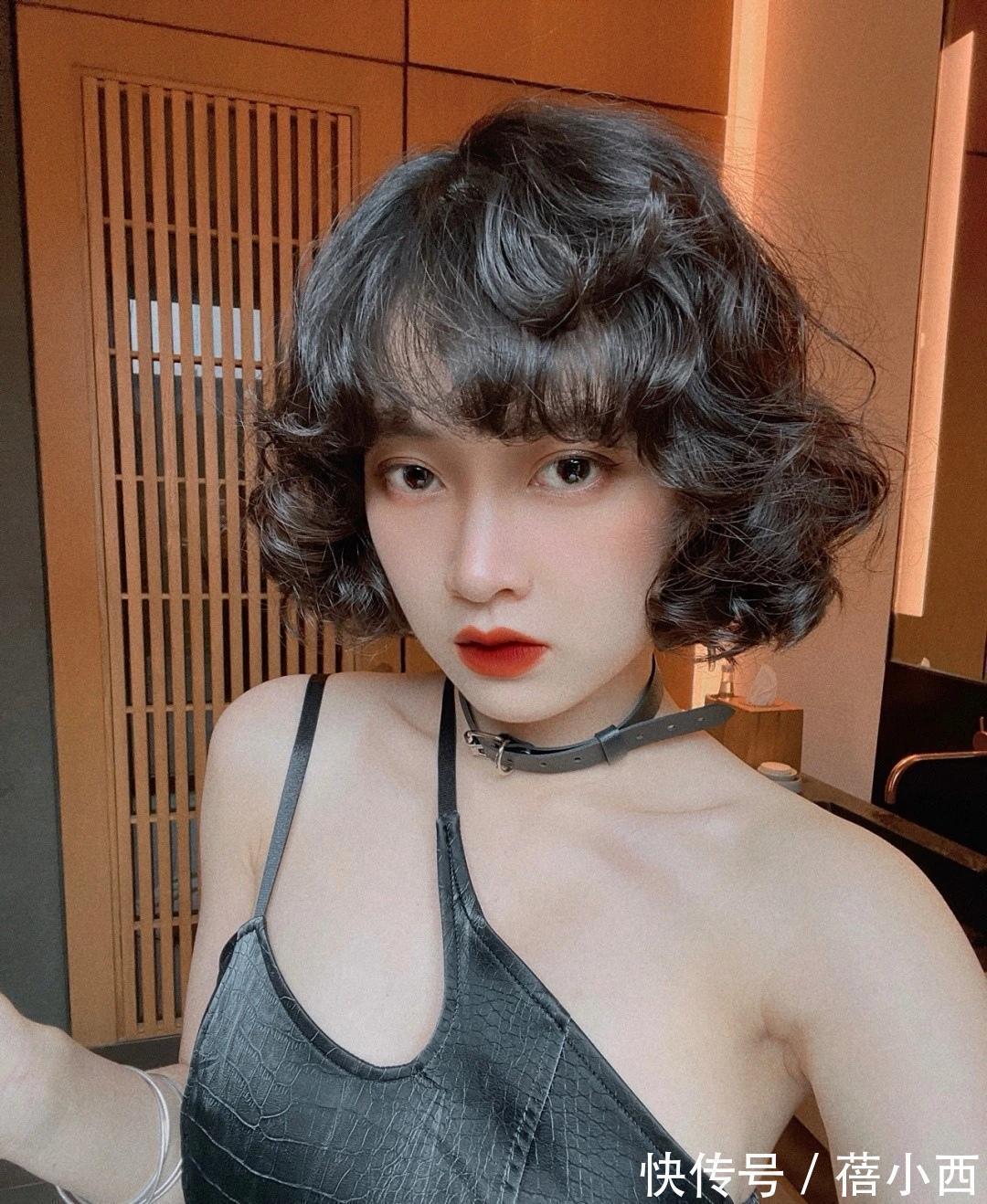 烟灰蓝 秋季流行什么样的发型?女生剪干净利落的小短发,耐看指数五颗星