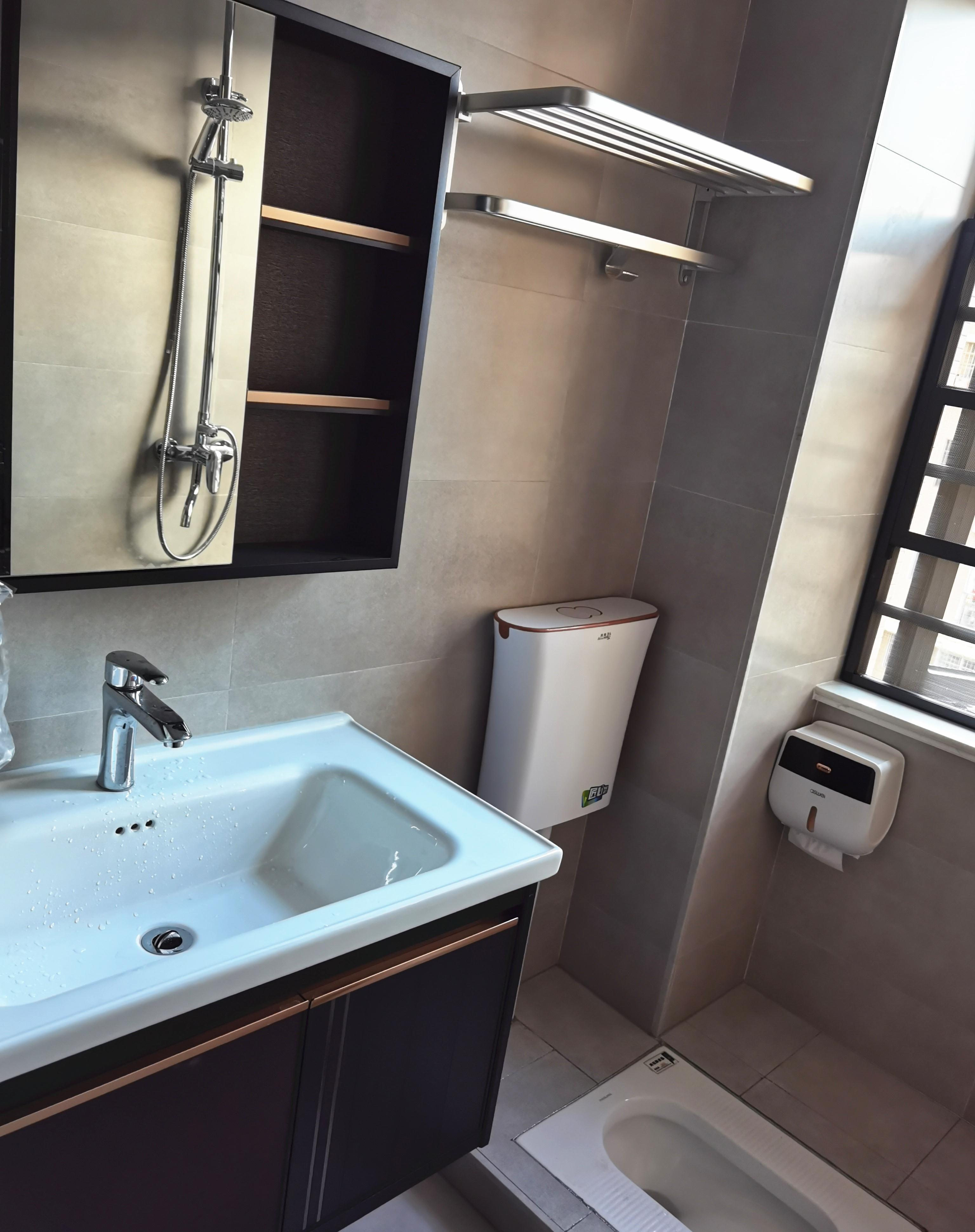 客厅|晒晒正在通风的新房，当初坚持全屋贴瓷砖，现在肠子都悔青了