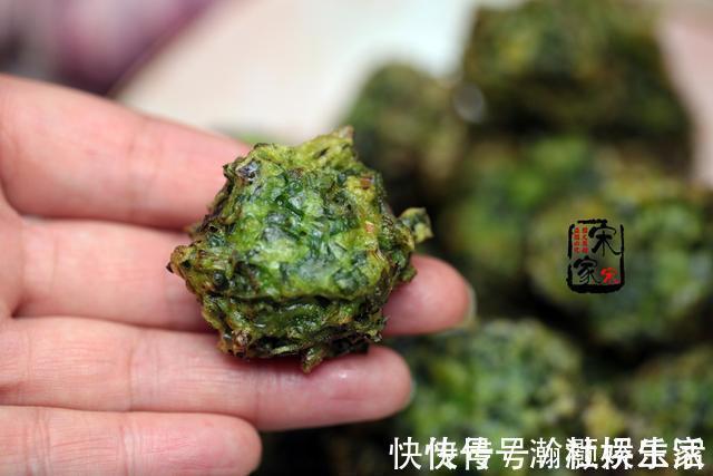 盘子|韭菜这吃法，不放1滴水，外酥脆内香软，老爸一口气吃了1盘子！