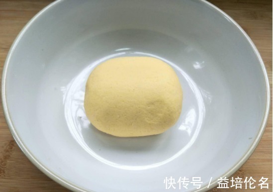 酥脆|很多人不爱吃玉米面，试试这个新做法，香甜酥脆，一顿5个不够吃