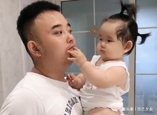 偷吃|“不老实奶爸”躲着娃“偷吃”火了,娃啥玩意嗖一下不见