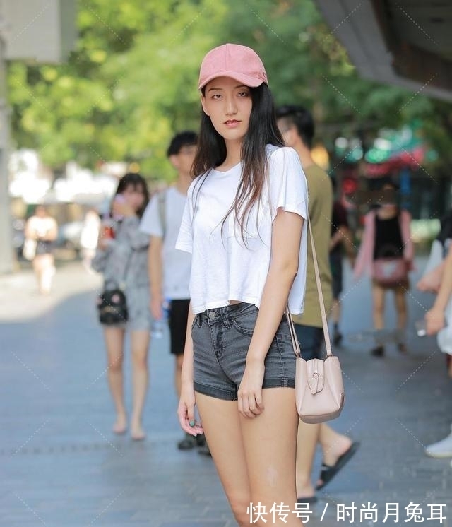色系|打底裤让你美爆街头，女性高级魅力尽放，打造曼妙动人身形