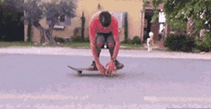 |搞笑GIF:昨天领女友回家吃饭,只顾着看她了,全家人大气都不敢喘一下