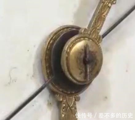 男子带宝贝来鉴定,机关启动主持人直呼开眼,专家鉴定令人惊讶!