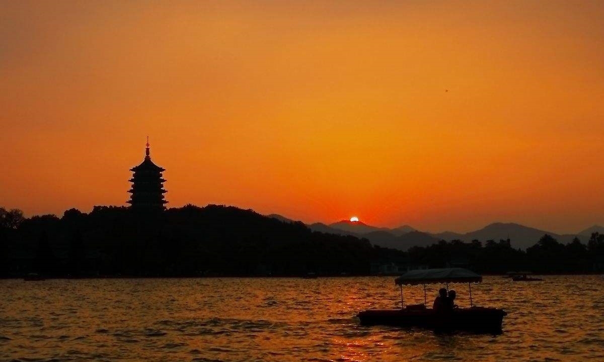 a1732|雷峰塔下真有白娘子吗,考古专家打开后,真相大白