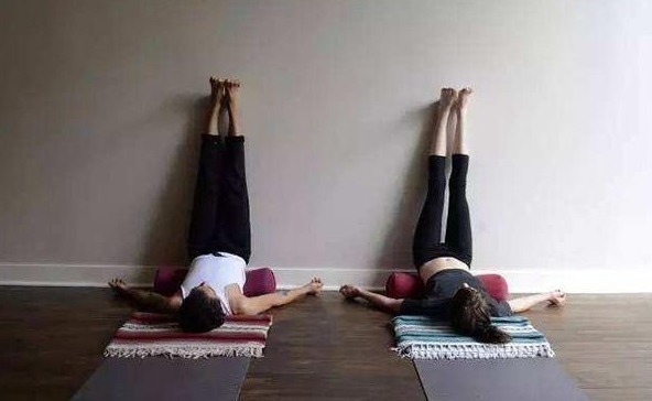 一个月|女性坚持睡前靠墙抬腿会怎么样不到一个月，变化显而易见