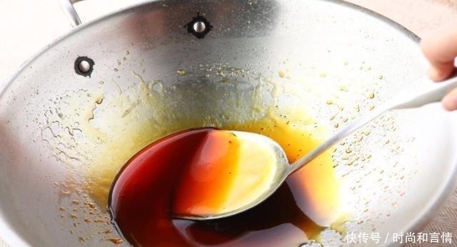 白糖|炒糖色是白糖还是冰糖大厨这样做,多加1步,炒出糖色红亮诱人
