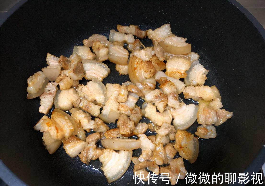 盖浇饭、拌饭,都不如这一碗有肉有菜的焖饭,好吃到停不下来