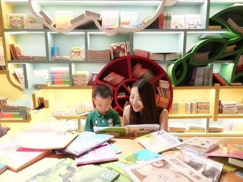 pyq|一年陪俩娃读了3000本书，身为职场妈妈，我总结了4点经验