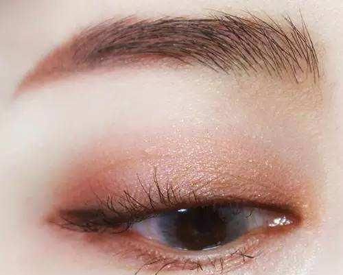 口红|为什么你的妆容总是显得“廉价”？避开这七点，才能自然又高级