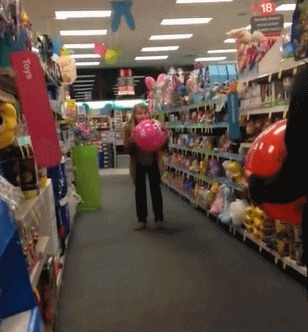 |搞笑GIF:人生难免磕磕碰碰,尤其是过河的时候