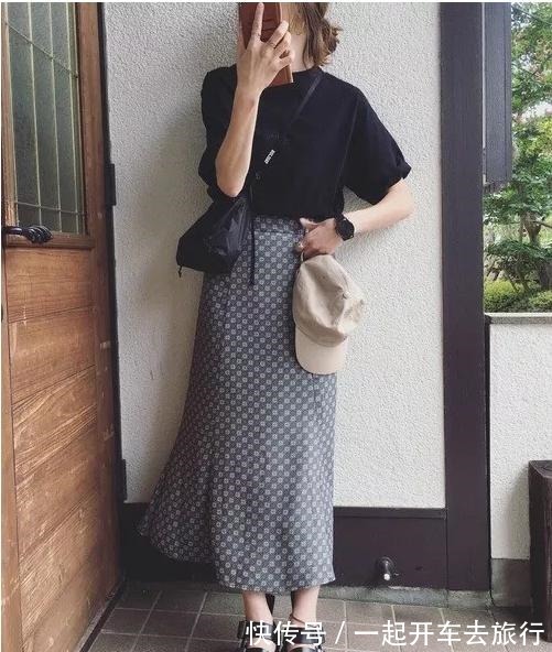 t恤 看了这位36岁日本妈妈的穿搭,网友这才是真正精致的“搭配”!