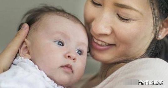 发育|给新生儿换尿不湿时,尽量改掉3个坏习惯,或许有助宝宝脊椎发育