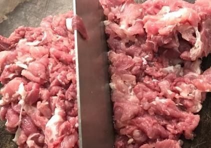 调肉馅,调料不懂别乱放!教你万能调法,肉馅咸香入味,鲜嫩多汁