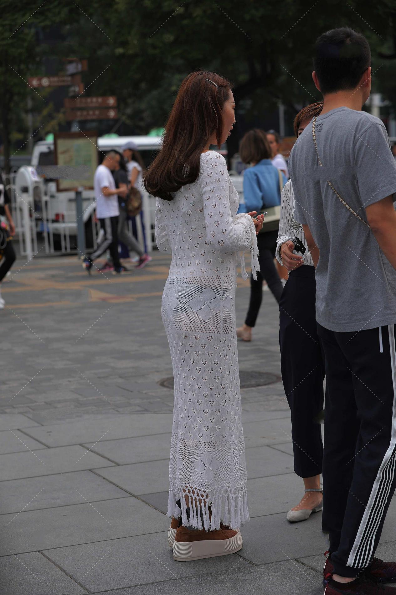 白色镂空直筒长裙, 文艺清新范儿十足, 尽显大气