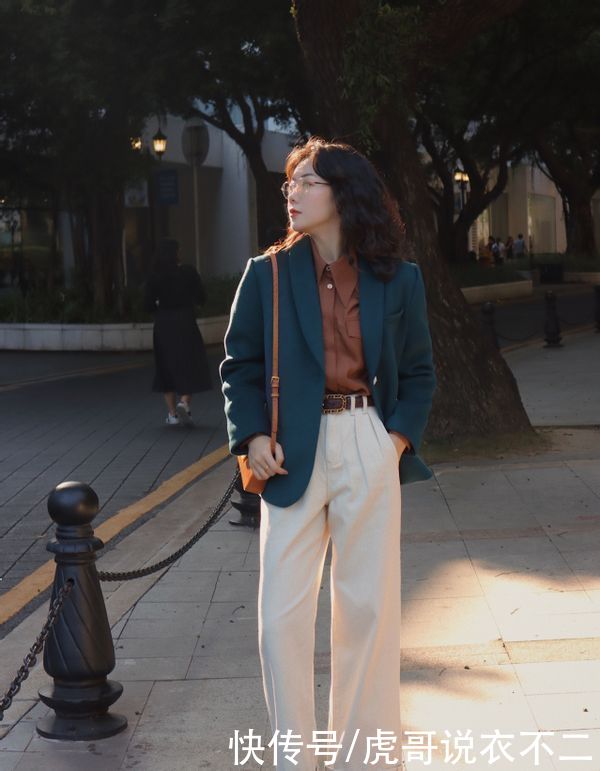 30岁女性职场穿搭值得学习，优雅与干练并存，做职场时髦精