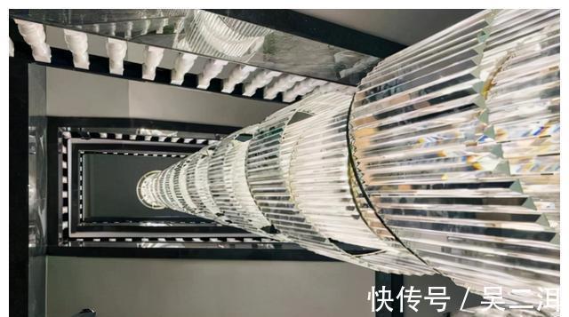 豪宅|壕无人性!林丹乔迁之喜,7000万别墅曝光,院内300万豪车