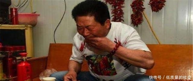 中国辣王李永志,每天吃5斤辣椒喝高度白酒,现在身体咋样了?