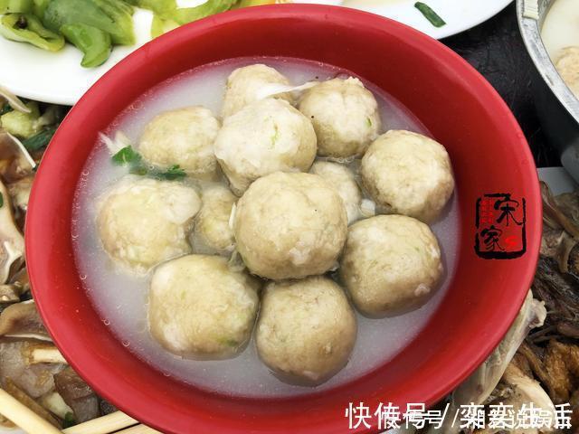 烧鸡|农村330元一桌的宴席，鸡鸭鱼肉都有，利润在哪