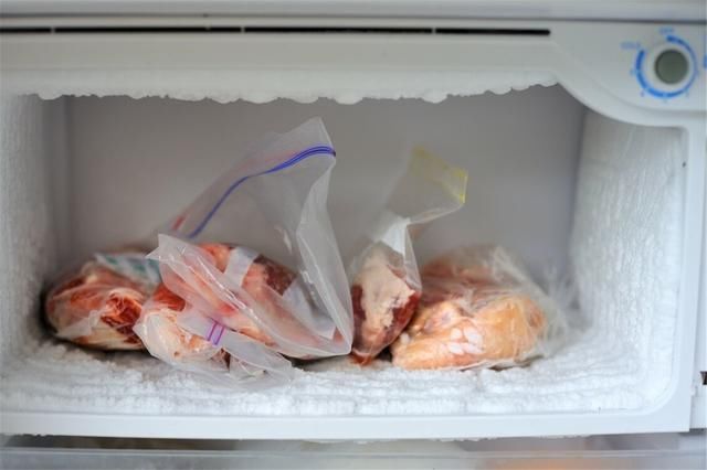 肉类|不适合给孩子吃的四种肉,家长最好别买,于健康无益还浪费钱