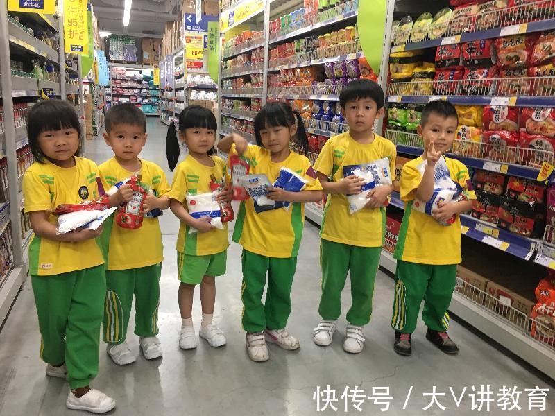 妈妈|家长买“边角料”给孩子吃,引发众人指责,穷父母只能养出自卑娃