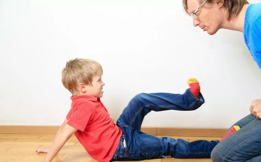 改正|孩子这些行为很没教养,但还有不少父母“引以为傲”,自毁娃前程