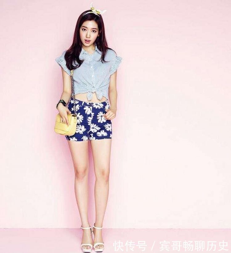 上衣|街拍:黑色一字肩上衣,搭配同色阔腿裤,简单干练,清爽舒适