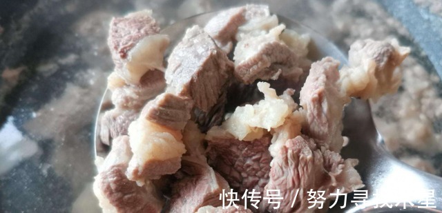 炖牛肉记住“三放三不放”窍门，牛肉软烂香浓，不怕嚼腥味不重！